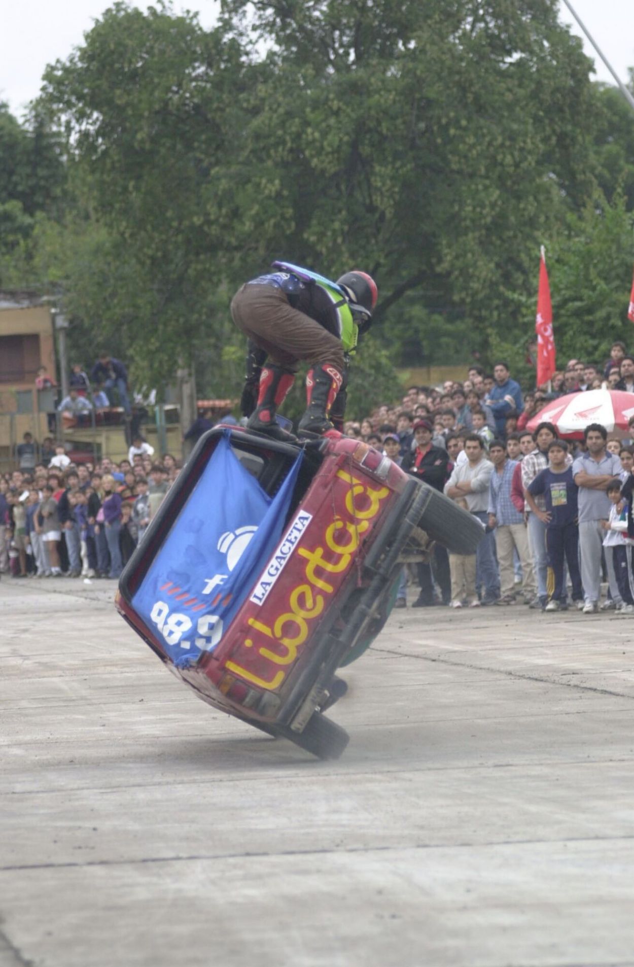 Recuerdos fotográficos: 2001. Vértigo y emoción con el acróbata “Motpaka”