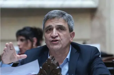 Agravios a Mercedes Sosa: proyecto en Diputados contra el titular de Radio Nacional Tucumán