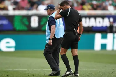 Imagen desgarradora: Facundo Tello se lesionó y abandonó la cancha entre lágrimas en el repechaje al Mundial
