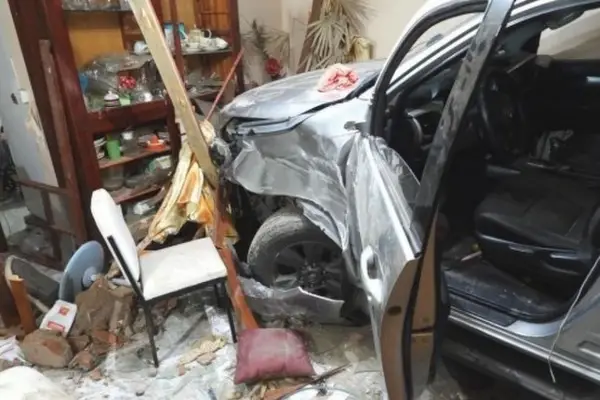 Intentó matar a su mujer chocando la camioneta en la que se movilizaba con ella y sus dos hijas