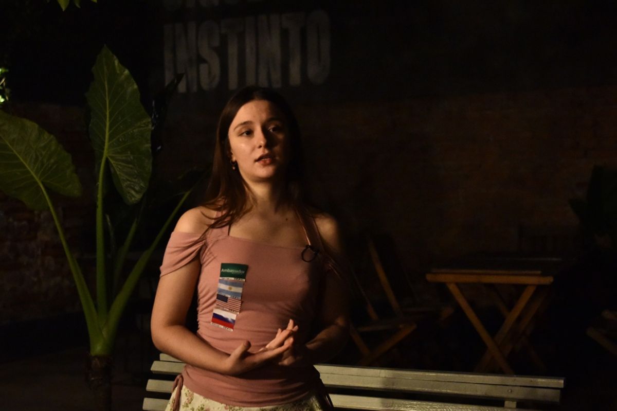 ALBA SORAIRE. Es traductora e intérprete de inglés, encontró en los idiomas una herramienta que hoy redefine el contacto con otras personas.