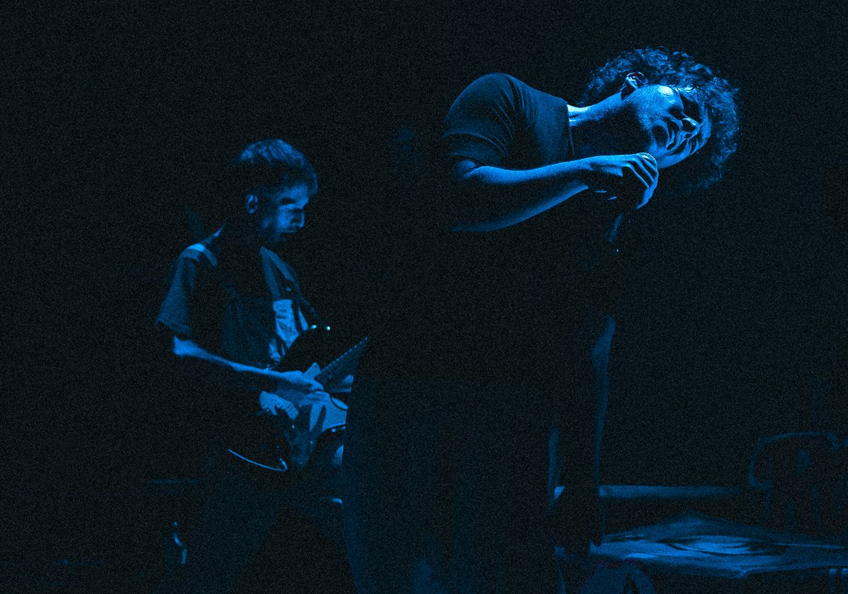 EN VIVO CON JOAQUÍN SILVA. Como pianista, director musical y coautor, Fontanet forma parte del proyecto del artista tucumano. / CORTESÍA MICHEL FONTANET