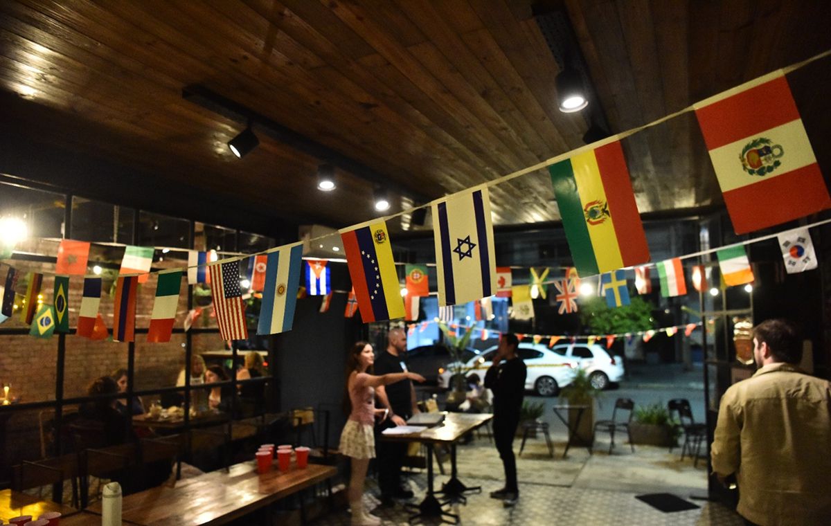 MUNDOLINGO. Conversaciones cruzadas, acentos diversos y un mismo objetivo: comunicarse.