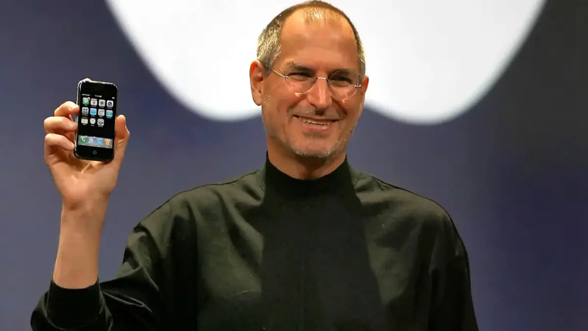 Steve Jobs presenta el primer Iphone