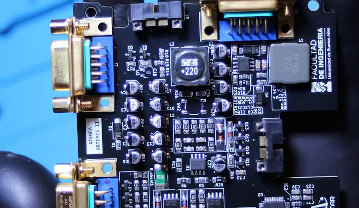 Así es el satélite desarrollado por científicos argentinos (Foto: UBA/Fernando V. Filippetti/La Nación)