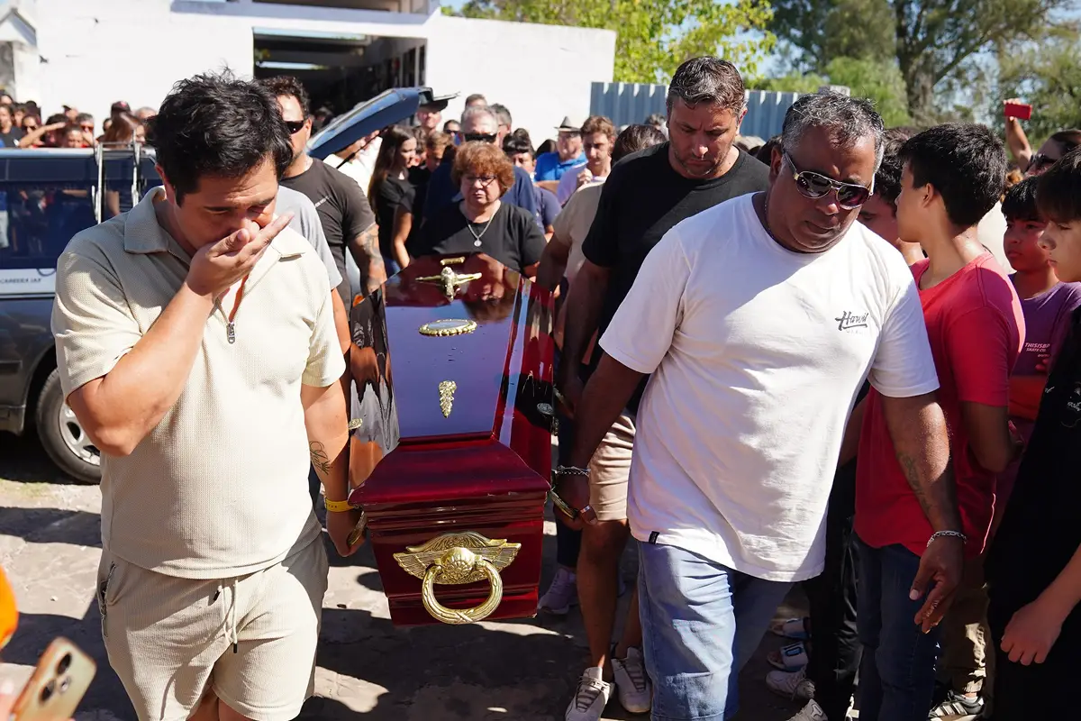 Despidieron los restos de Ian Cabrera, el adolescente asesinado a tiros en la escuela de San Cristobal