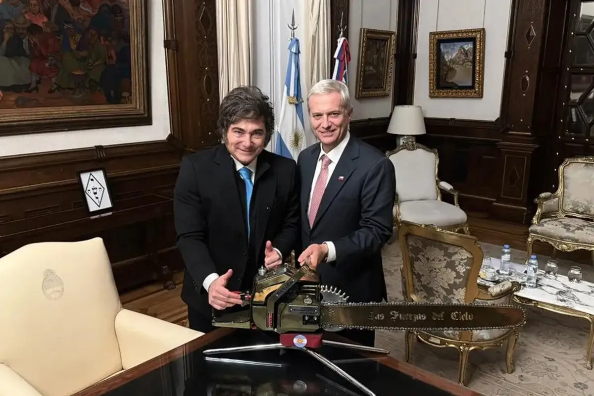 UNIDOS POR LA MOTOSIERRA. El presidente electo de Chile, José Antonio Kast, decidió, a dos días de su triunfo en las urnas, visitar la Argentina.