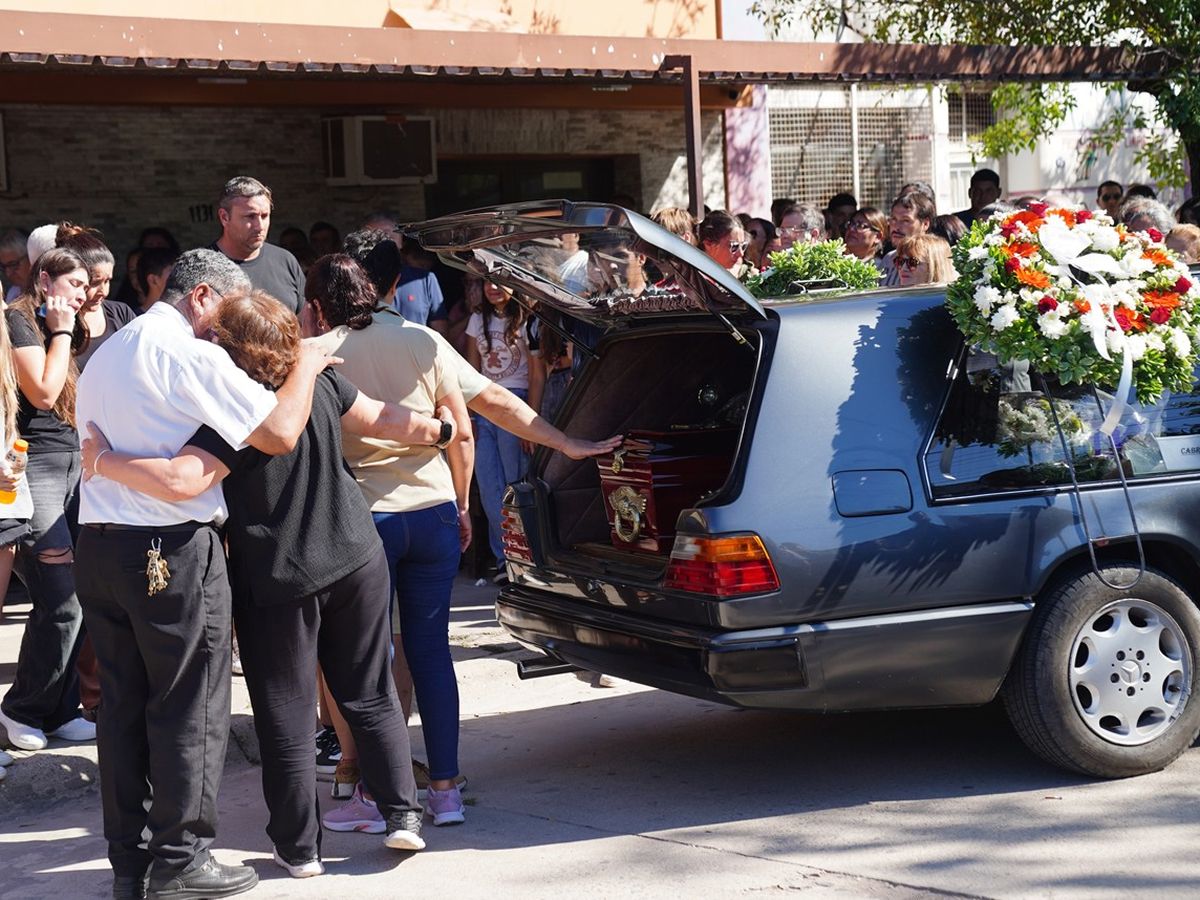 Familiares y amigos despidieron a Ian Cabrera