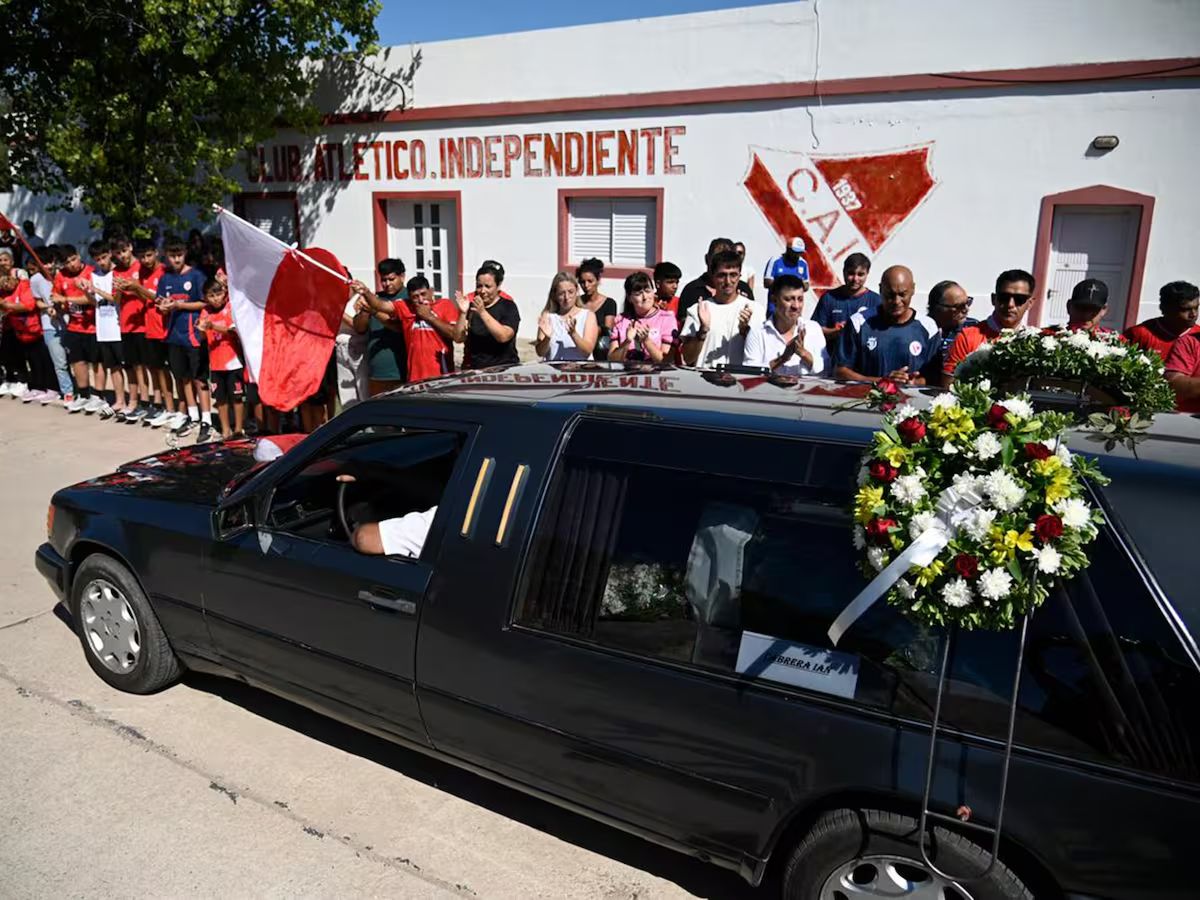 Sepelio de Ian Cabrera, el chico asesinado por un compañero en la escuela Mariano Moreno de San Cristóbal