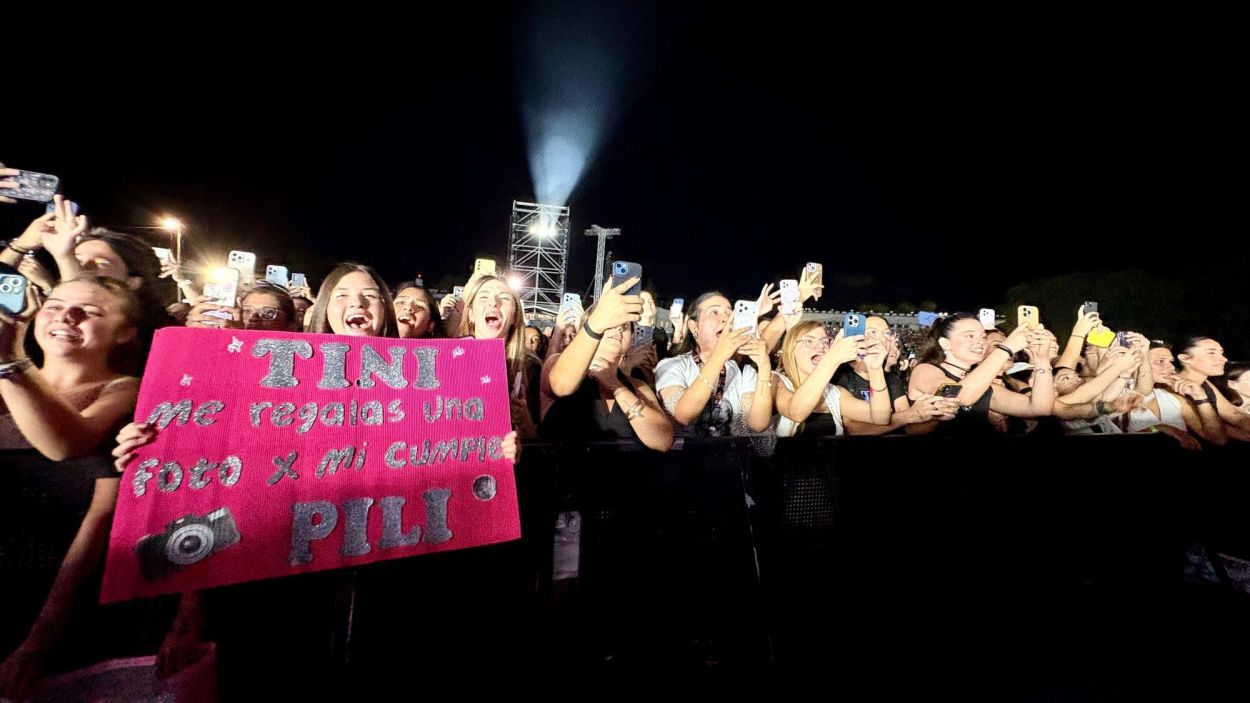 INCONDICIONALES. Las fanáticas llegaron desde varias provincias.