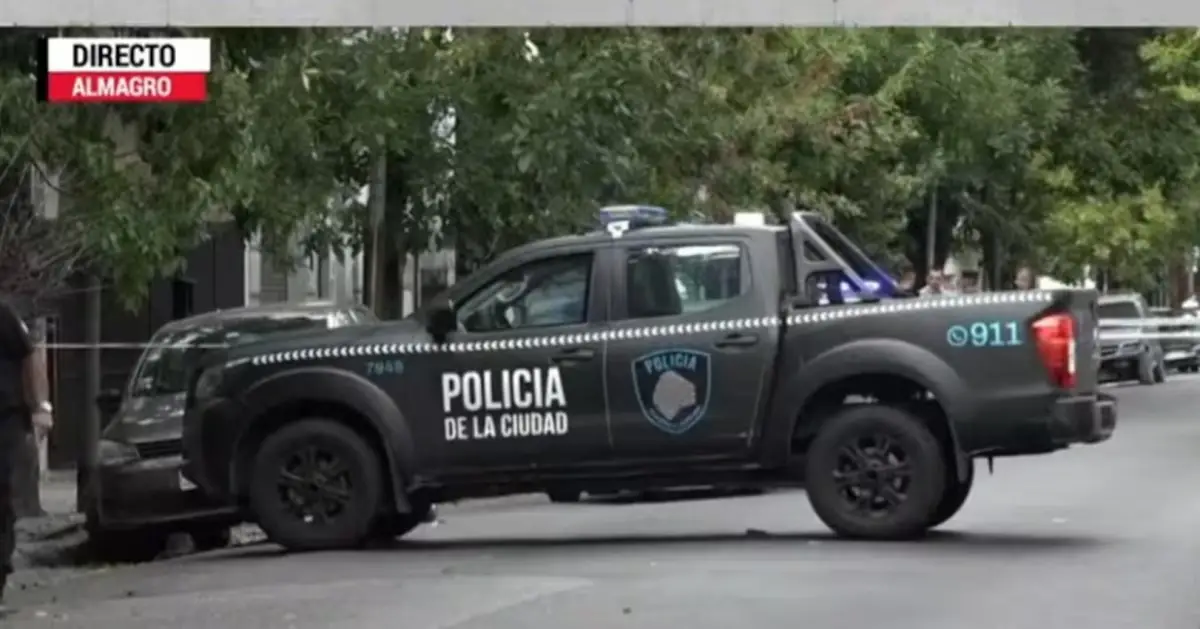 Una policía abrió fuego tras creer que la habían drogado durante un viaje compartido: hay cuatro heridos