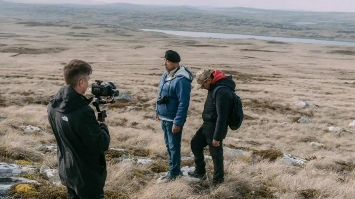 DOCUMENTAL. Una imagen del rodaje de Malvinas: legado de sangre. 