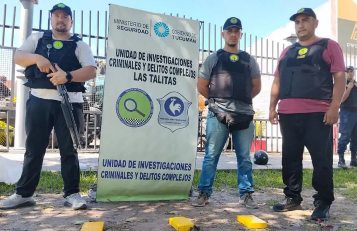 La Policía secuestró tres kilos de cocaína que fueron arrojados a un basurero.