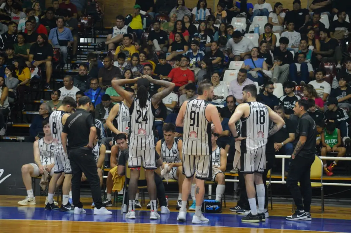 NOCHE COMPLICADA. Estudiantes no pudo con Salta Basket en el primer duelo de la serie de reclasificación de la Liga Argentina.