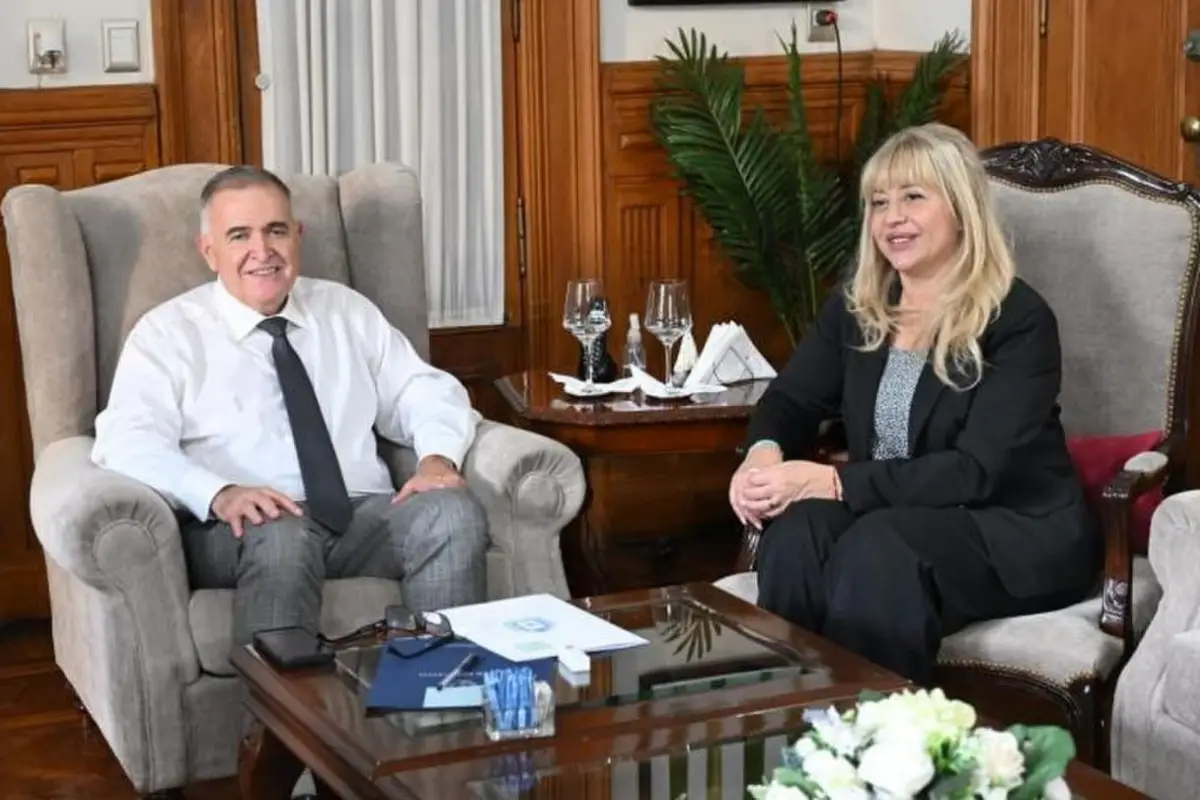 DIÁLOGO. El gobernador y la intendenta en la Casa de Gobierno.