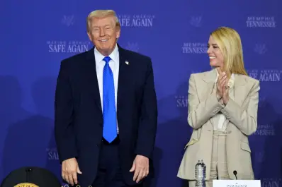 Trump despidió a su secretaria de Justicia, en medio de tensiones por el caso Epstein