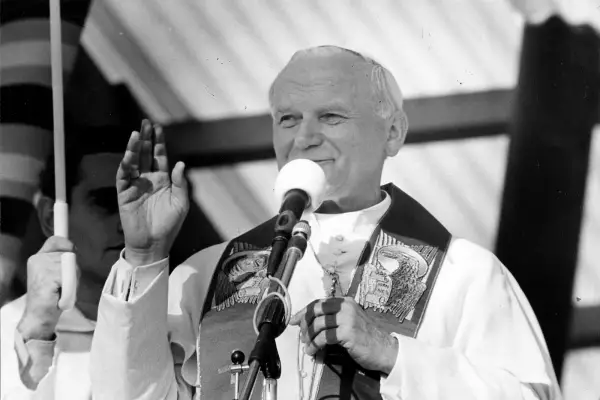 Recuerdos fotográficos: Abril 1987. Fervor tucumano y una siesta de 40 grados reciben al papa Juan Pablo II en Cevil Pozo