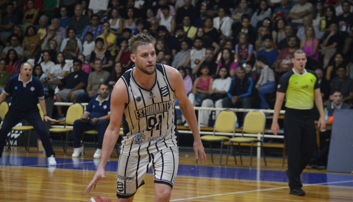 PUNTO ALTO. Javier Bollo fue el jugador más destacado de Estudiantes. Aportó 19 puntos.