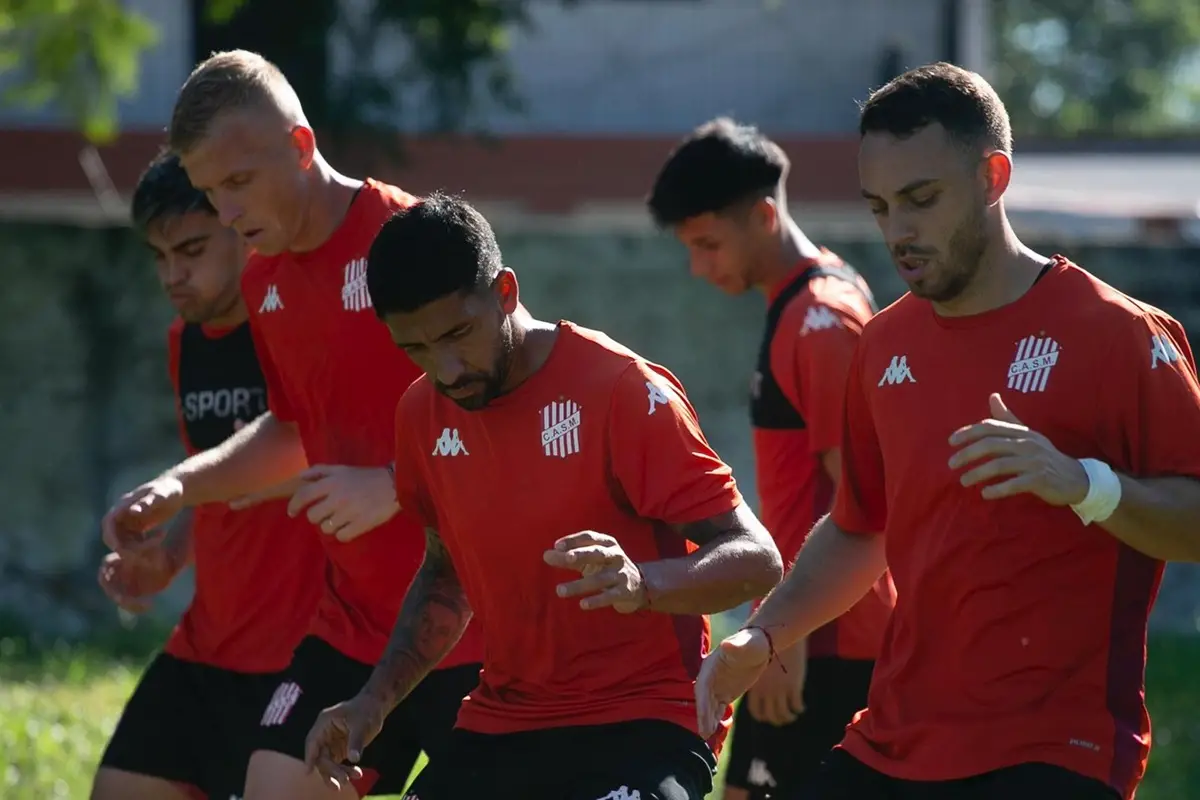EN ACCIÓN. Kevin López, Diego Diellos, Matías García y Nahuel Gallardo se muestran enfocados durante la práctica.