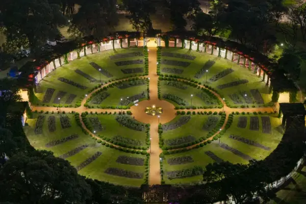 Semana Santa: Rossana Chahla encabezó un Vía Crucis inmersivo en el Rosedal