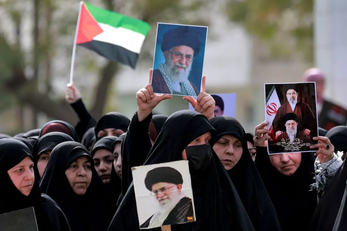 LÍBANO. Una marcha en Bagdad reunió a cientos de personas con banderas y fotos, en apoyo al régimen iraní
