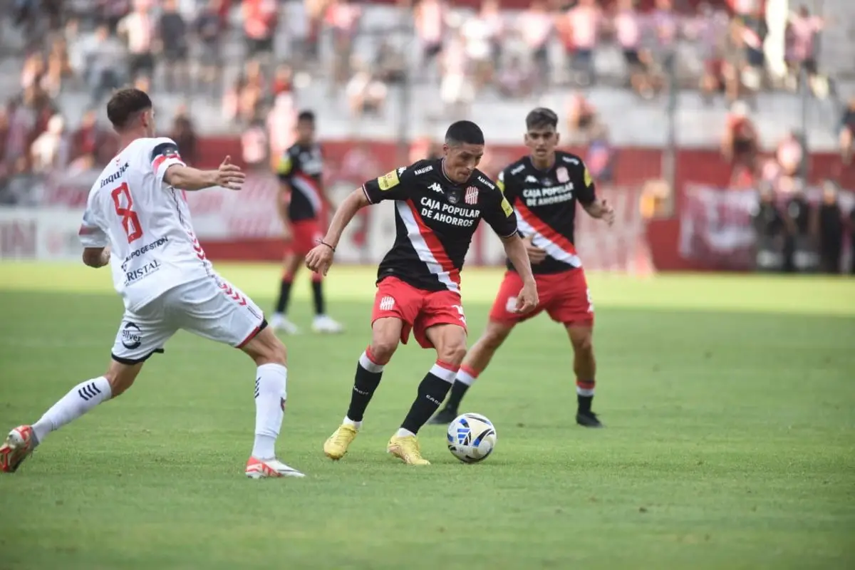 Nicolás Castro no pudo desplegar su mejor nivel en la primera mitad.