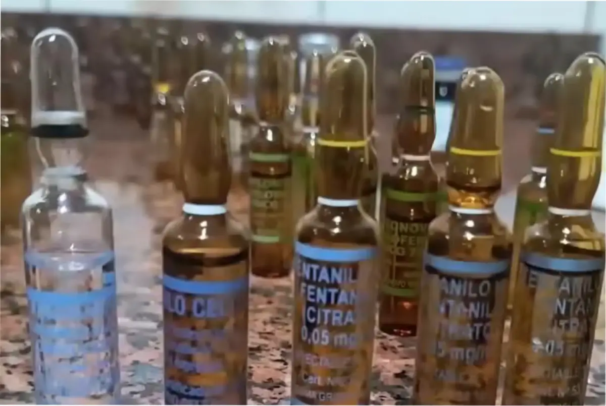 Las drogas halladas en el departamento de Betancourt incluyen propofol y fentanilo. 