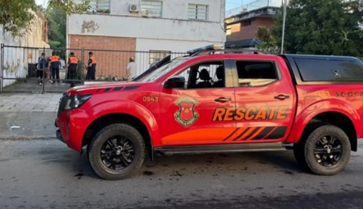 Este sábado, cerca de las 8 de la mañana, un equipo de la Dirección General de Bomberos de la Policía de Tucumán asistió a un menor que estaba solo y llorando en la vía pública.