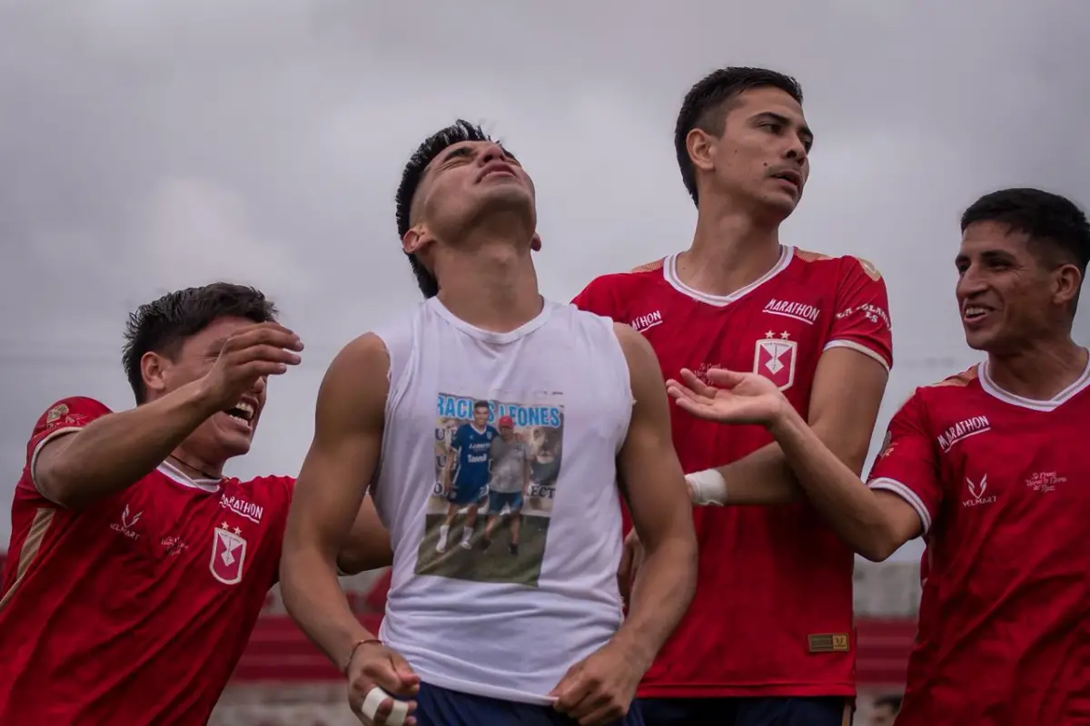 DEDICATORIA. Brahian Collante anotó el segundo gol del triunfo del Rojo.