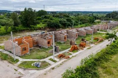 Obras en Tucumán: el Poder Ejecutivo ejecuta 1.800 casas, pero arrastra un alto déficit habitacional