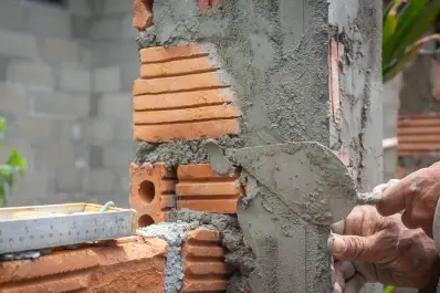 ¿Cuánto gana un albañil por hora en abril de 2026?: el sueldo depende de la categoría