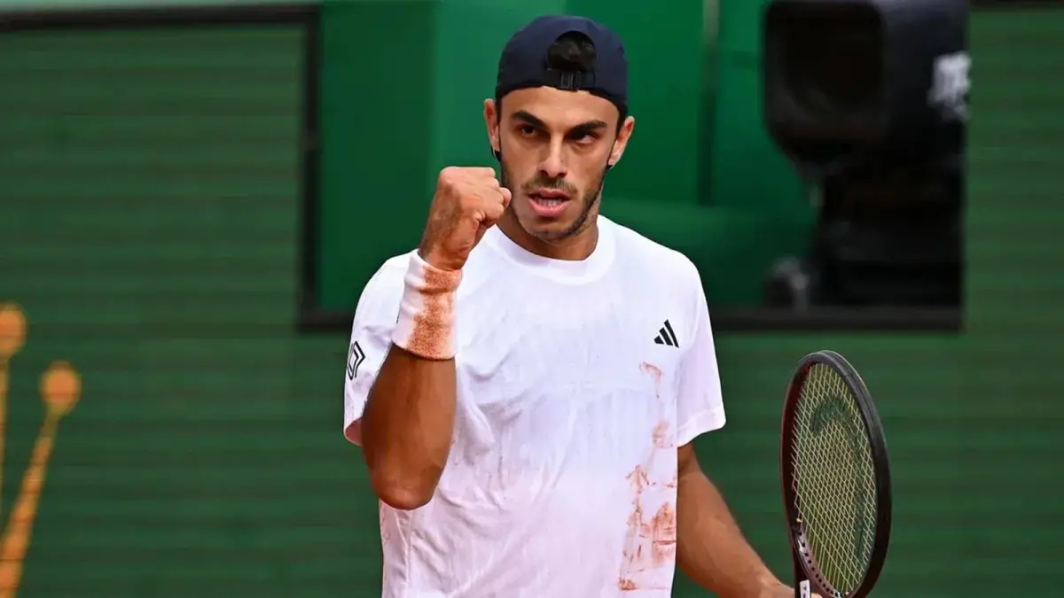 GOLPE DE AUTORIDAD. Francisco Cerúndolo no brilló, pero se impuso en los momentos clave del partido para vencer al griego 	Stéfanos Tsitsipás.