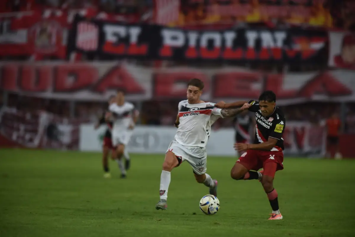 DESEQUILIBRIO. Alan Cisnero fue una de las salidas más claras de San Martín contra Chacarita. El oriundo de Leales aportó la asistencia para el gol de Diego Diellos.