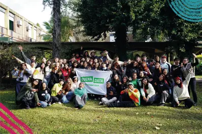 Buscan jóvenes para formarlos gratis en periodismo: cómo sumarse a la convocatoria