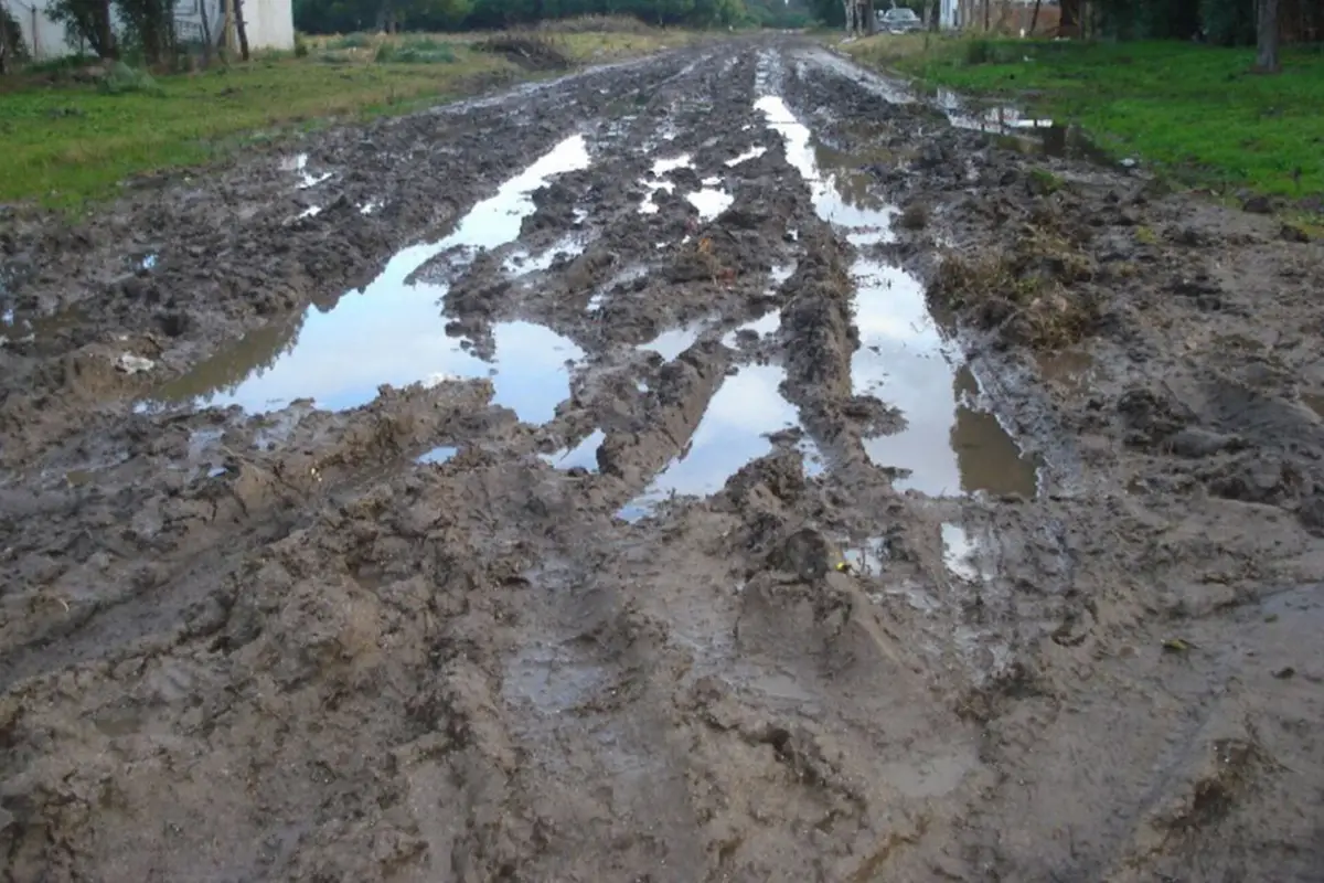 Créditos, “operetas” y el lodo de siempre que inunda Tucumán
