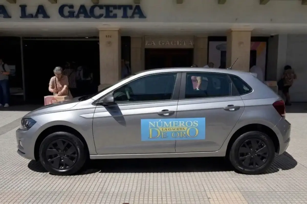 RELUCIENTE. El auto que se sorteará mañana en la puerta de LA GACETA. 