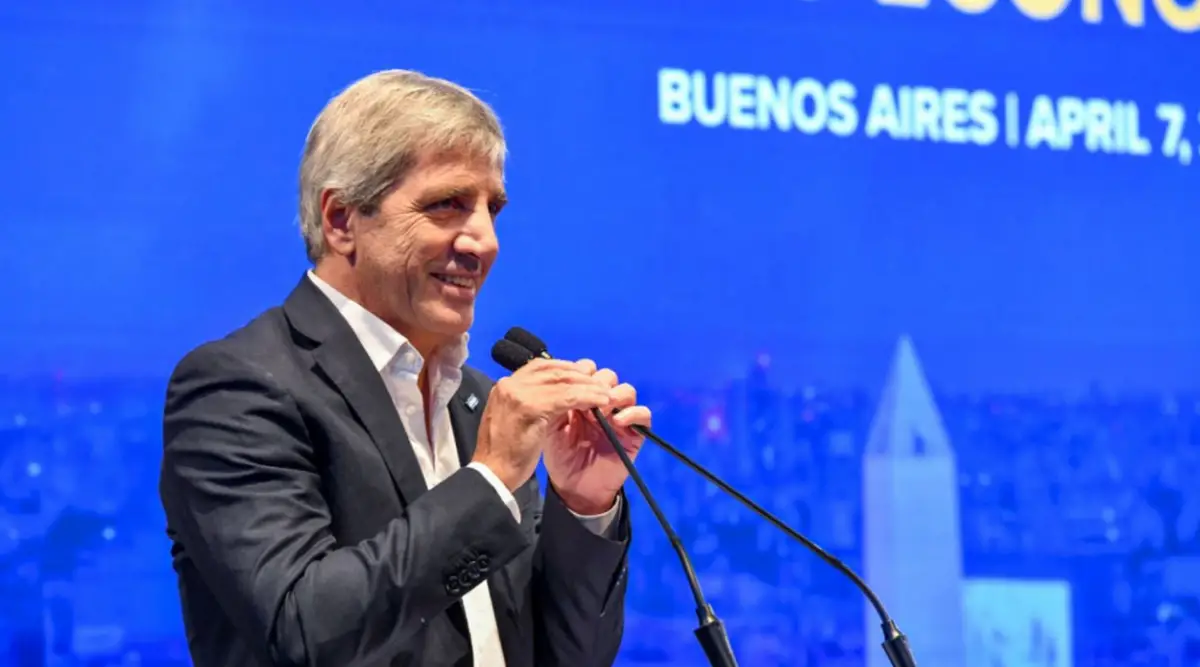 EN EL EDIFICIO LIBERTAD. El ministro de Economía, Luis Caputo, habló en el marco del Atlantic Council. Dijo que bajará el “costo argentino”.