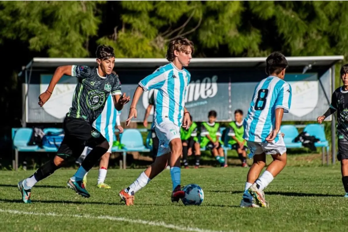 ESTRENO IMPLACABLE. Los chicos de Atlético Tucumán se impusieron con claridad en la primera jornada del torneo Pre AFA, sobre Camioneros de Córdoba.