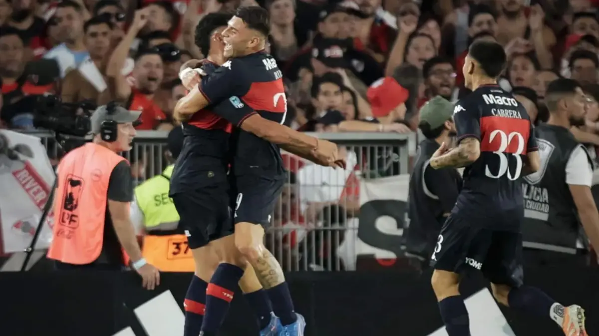 OTRA REALIDAD. Los jugadores de Tigre festejan eufóricos el triunfo ante River; una imagen que contrasta con la racha negativa que atraviesa el equipo en el presente.