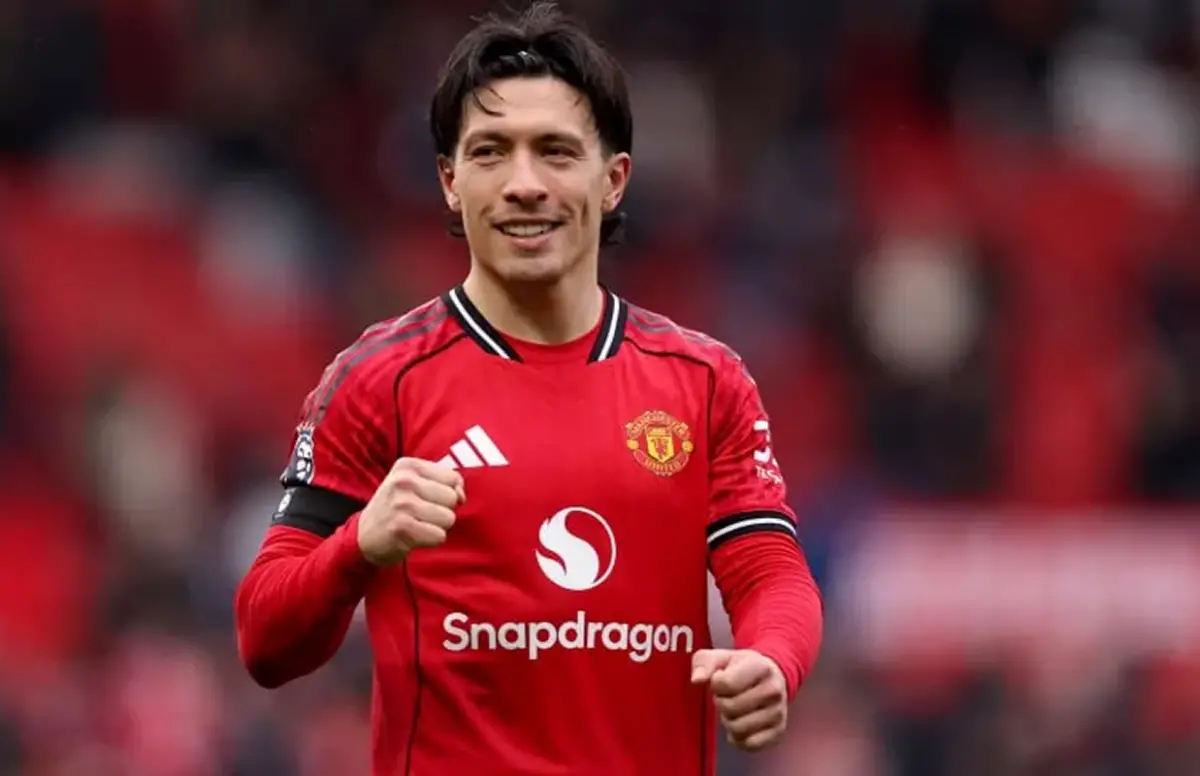 Lisandro Martínez, central de Manchester United, se recuperó de la lesión y regresó a los entrenamientos.