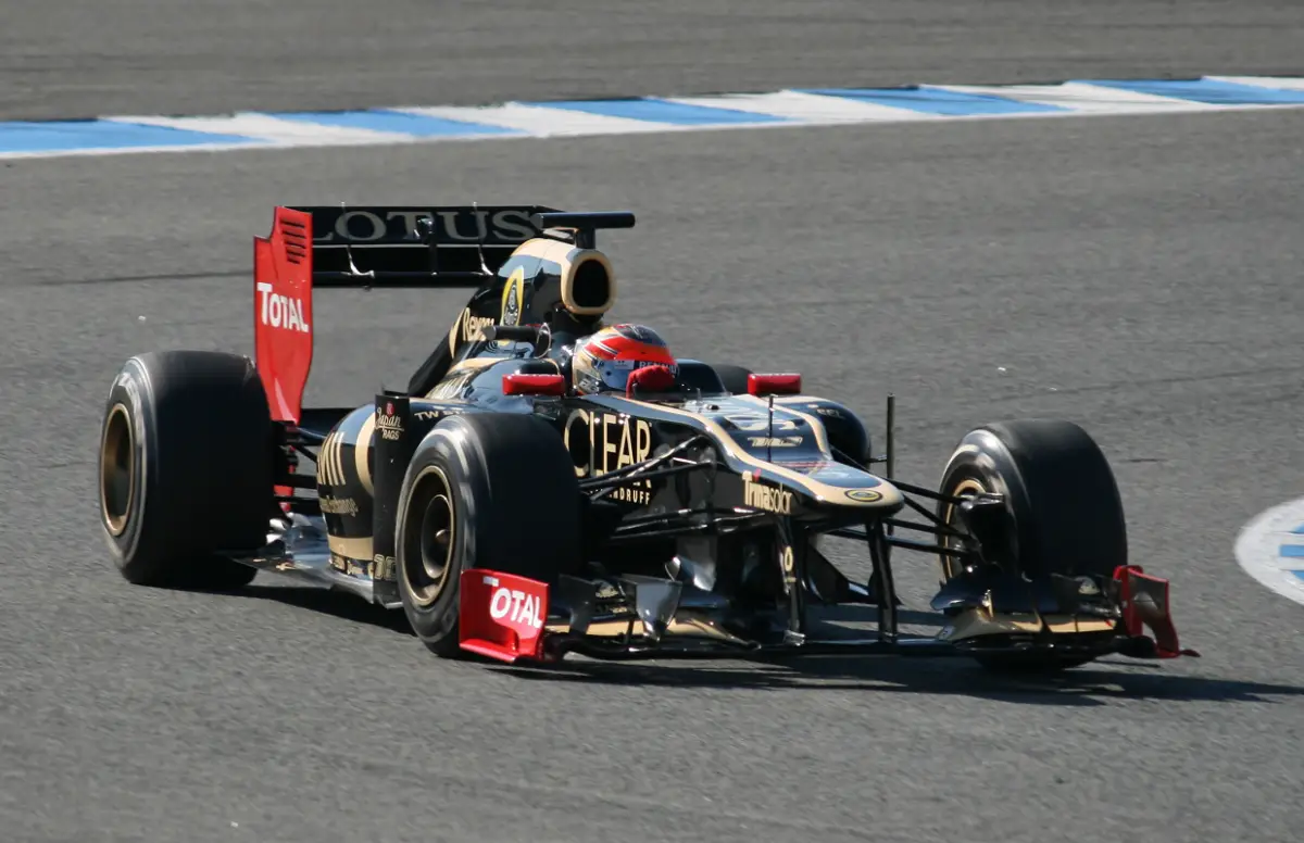 El monoplaza Lotus E20 fue manejado por Kimi Raikkonen.