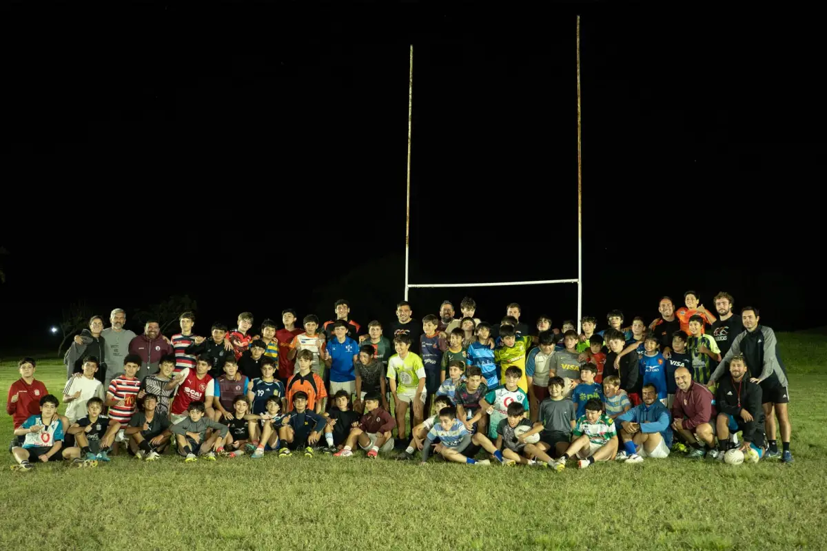 UNA VISITA DE LUJO. Los jugadores de Tarucas dirigieron un entrenamiento de las inferiores de Jockey.