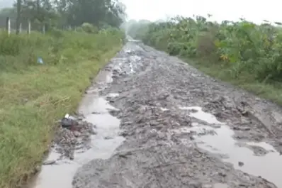 A cinco días de la tragedia del matrimonio, el camino de Tafí Viejo sigue igual: sin señalización y en estado crítico
