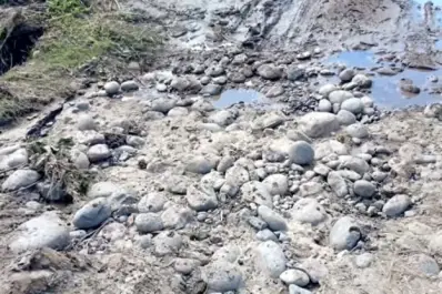 Caminos secundarios en mal estado impiden a productores cañeros sacar la cosecha en el sur tucumano