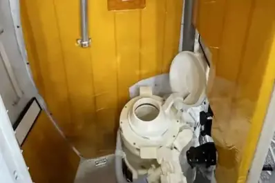 Aunque arreglaron el inodoro, los astronautas de Artemis II deben usar métodos alternativos para ir al baño