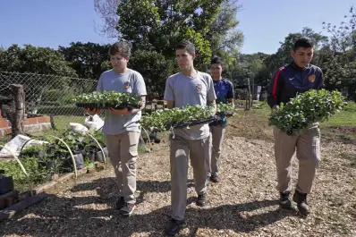 Buscan llevar la agrotecnología a las escuelas secundarias de todo el país