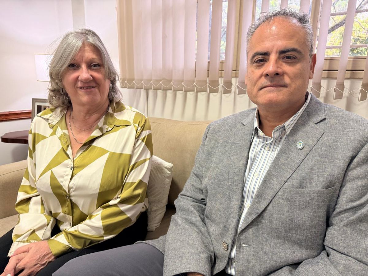 FILOSOFÍA Y LETRAS. Sergio Robin y Nélida Sibaldi lanzaron su campaña de reelección.