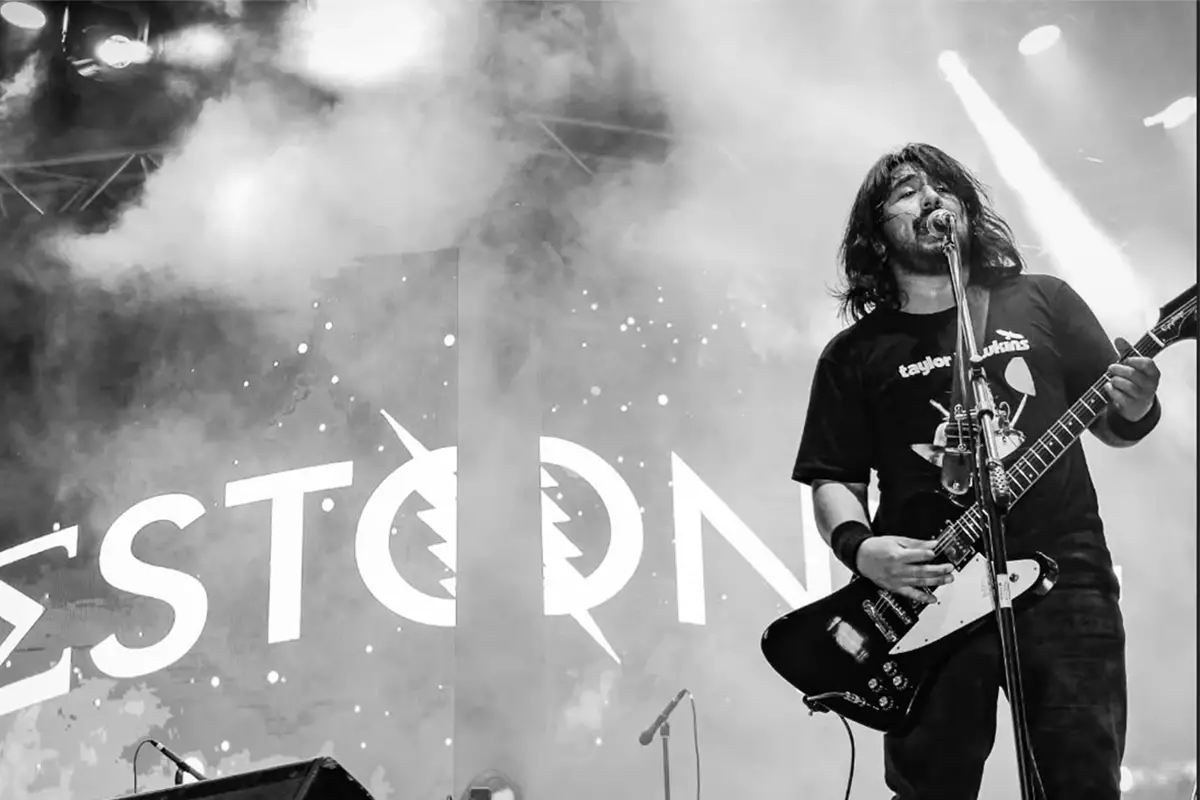 Estonia y la bandera de la independencia: Sostener una banda hoy es un desafío constante