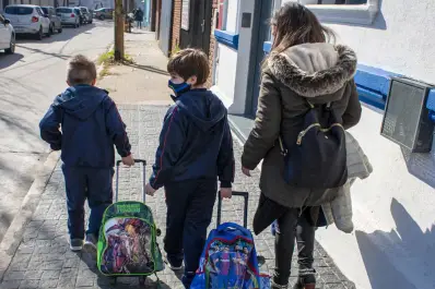 Vouchers educativos 2026: ¿hasta cuándo se cobra y qué pasa si hay cuotas impagas?