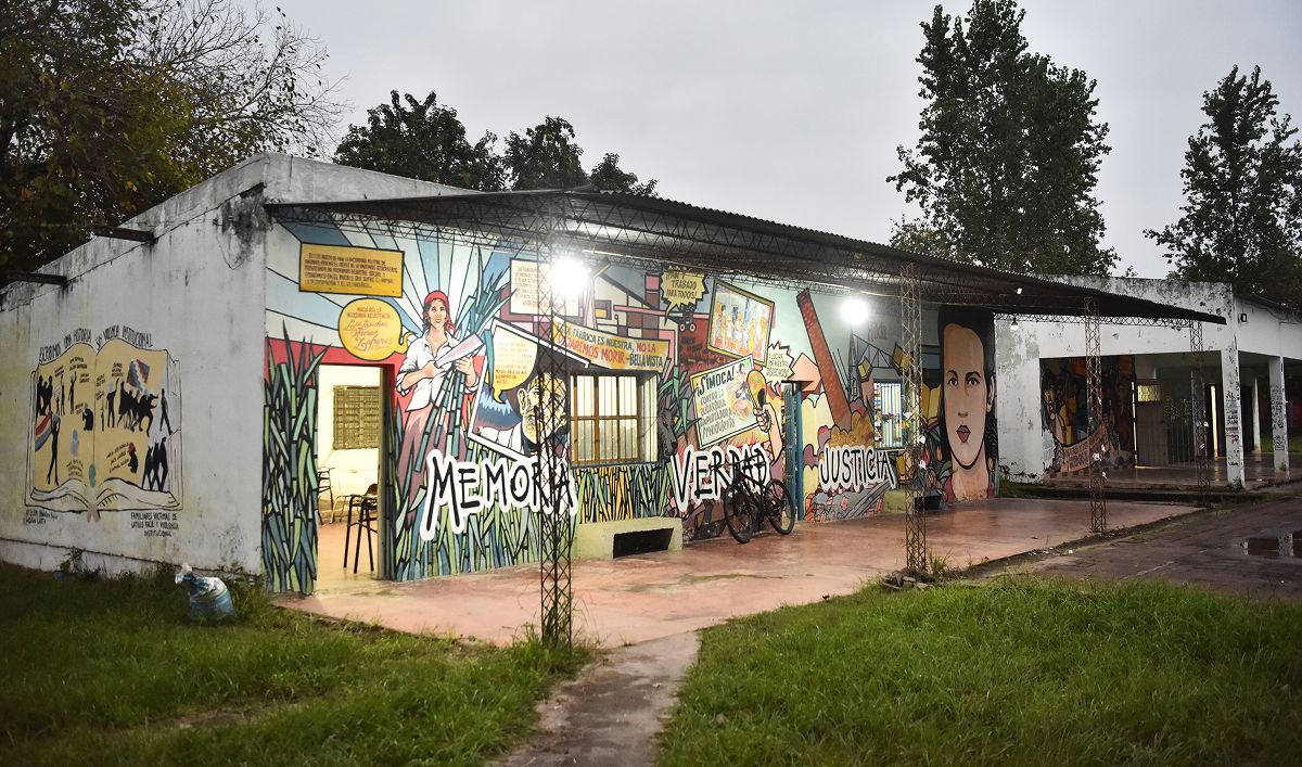 COLOR. Los murales transforman el paisaje del Espacio para la Memoria dentro de La Escuelita de Famaillá. / LA GACETA, OSVALDO RIPOLL